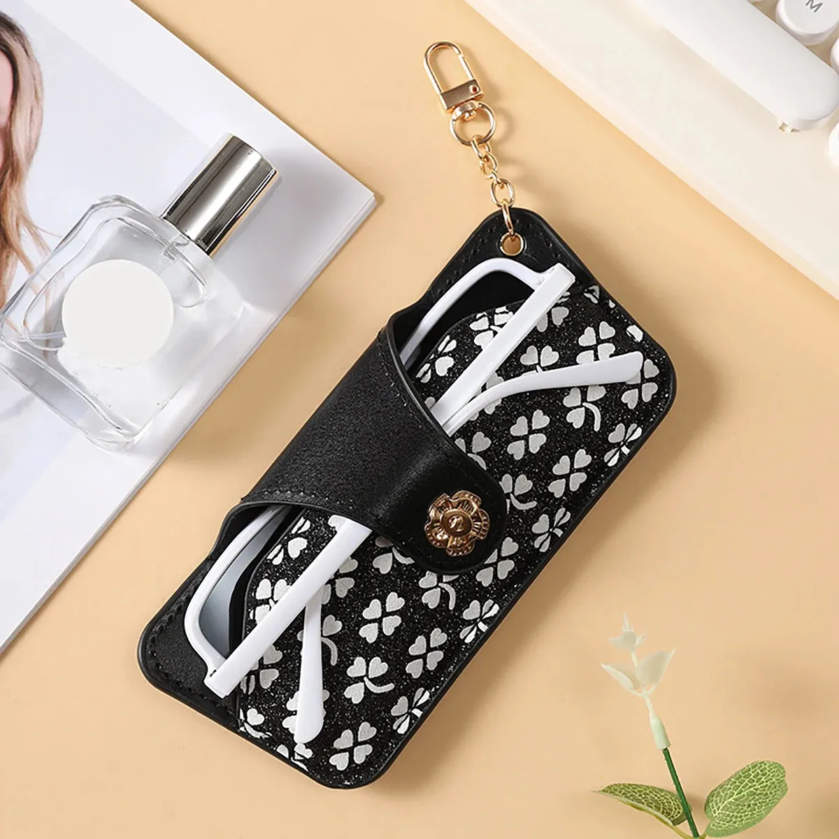1pc Eyeglasses Storage Bag With Keychain Sun Glasses Holder Fashion PU Leather Buckle Soft Lining Protective Cover for Women