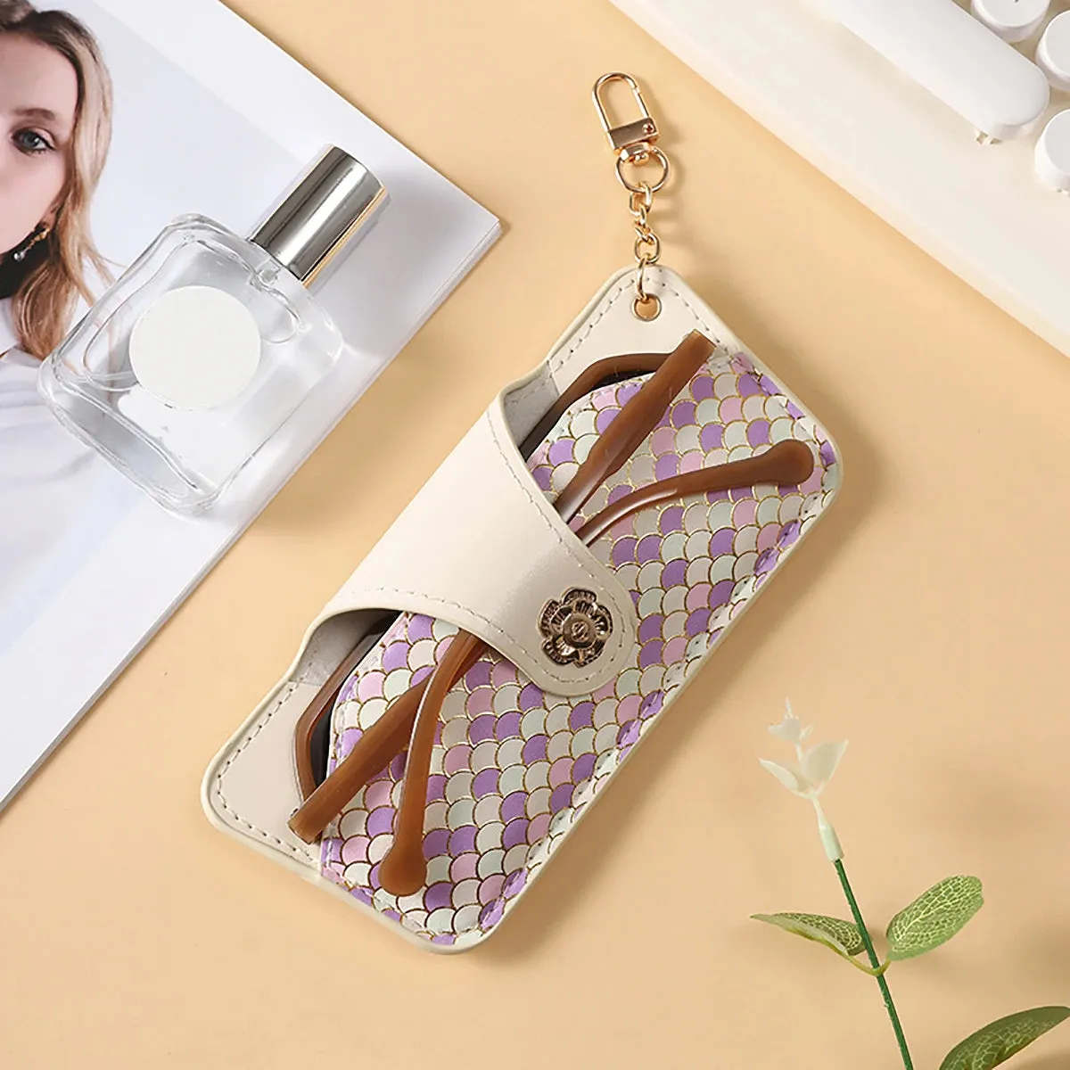 1pc Eyeglasses Storage Bag With Keychain Sun Glasses Holder Fashion PU Leather Buckle Soft Lining Protective Cover for Women