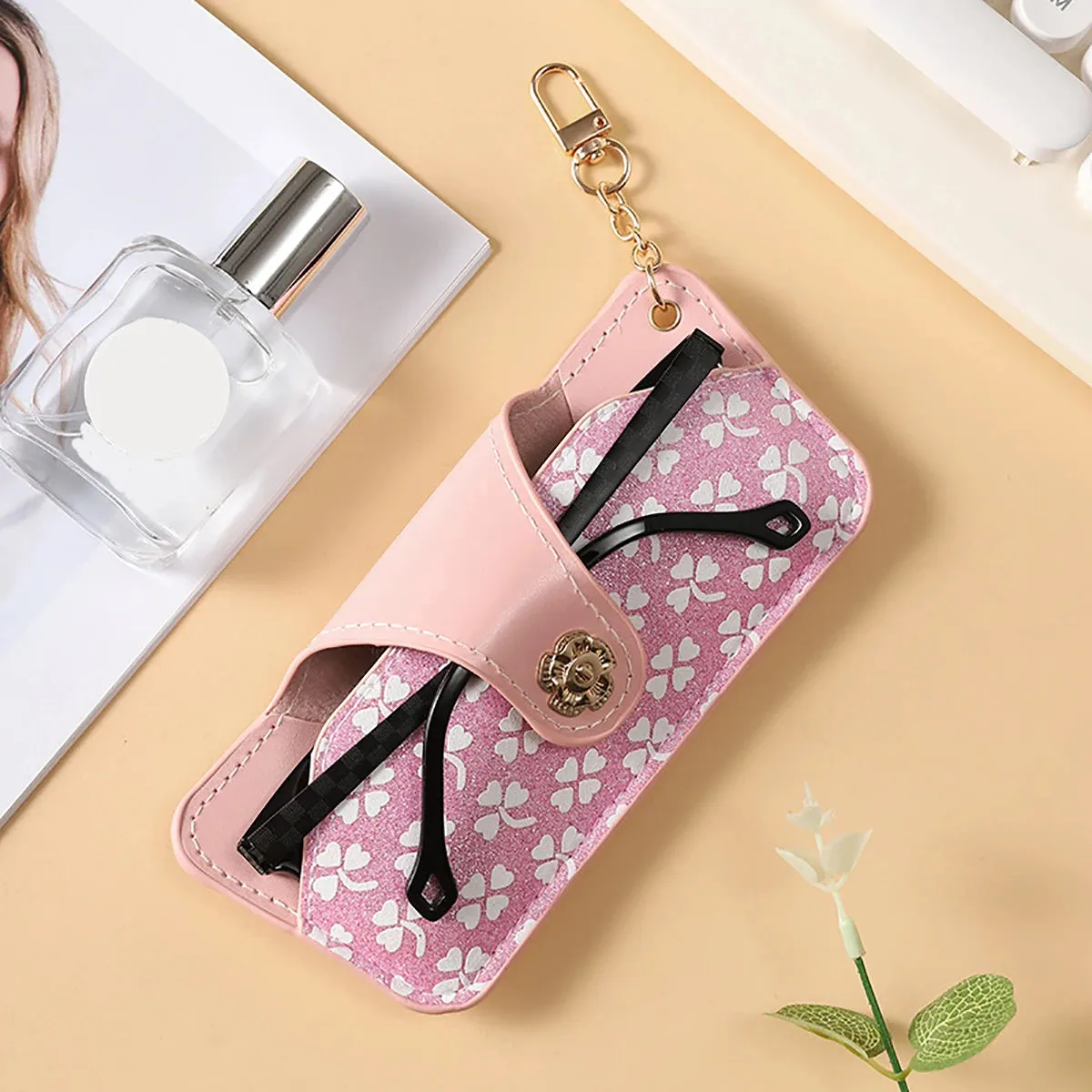 1pc Eyeglasses Storage Bag With Keychain Sun Glasses Holder Fashion PU Leather Buckle Soft Lining Protective Cover for Women
