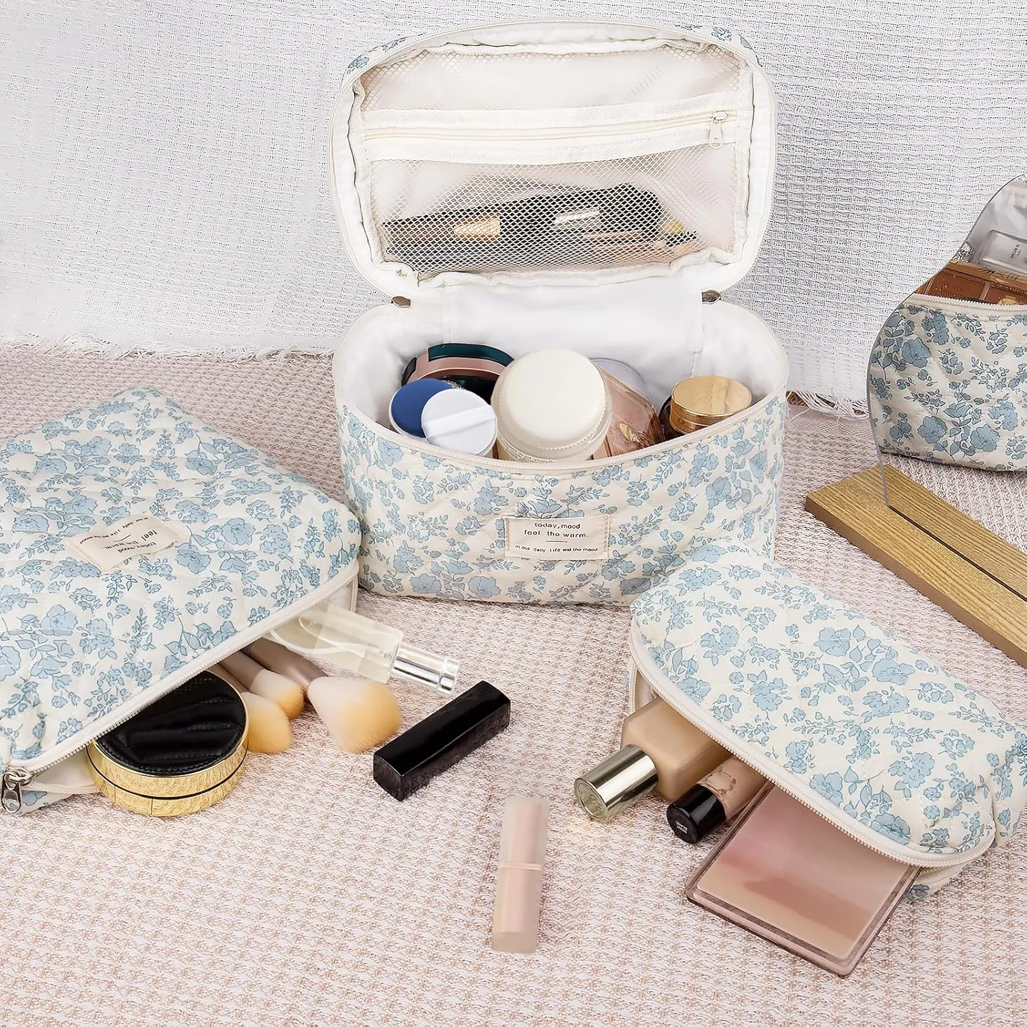 Large Makeup Bag Set, Quilted Makeup Bag, Floral Cosmetic Bag for Women, Cute Cotton Makeup Bags, Flower Travel Toiletry Organizer Bag (white)