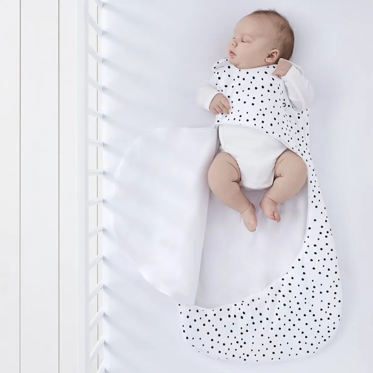 SnuzPouch Winter Sleeping Bag | 2.5 Tog | 0-6 Months  – Mono Spots
